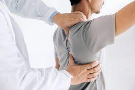سندروم گیر افتادگی شانه؛ بررسی علائم و درمان آن با فیزیوتراپی
